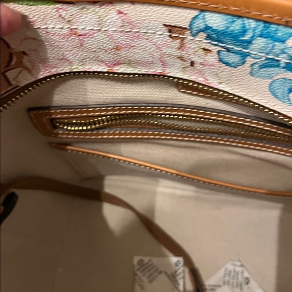 Dooney and Bourke *RARE* Hydrangea print tote. New with out tags - Picture 8 of 12